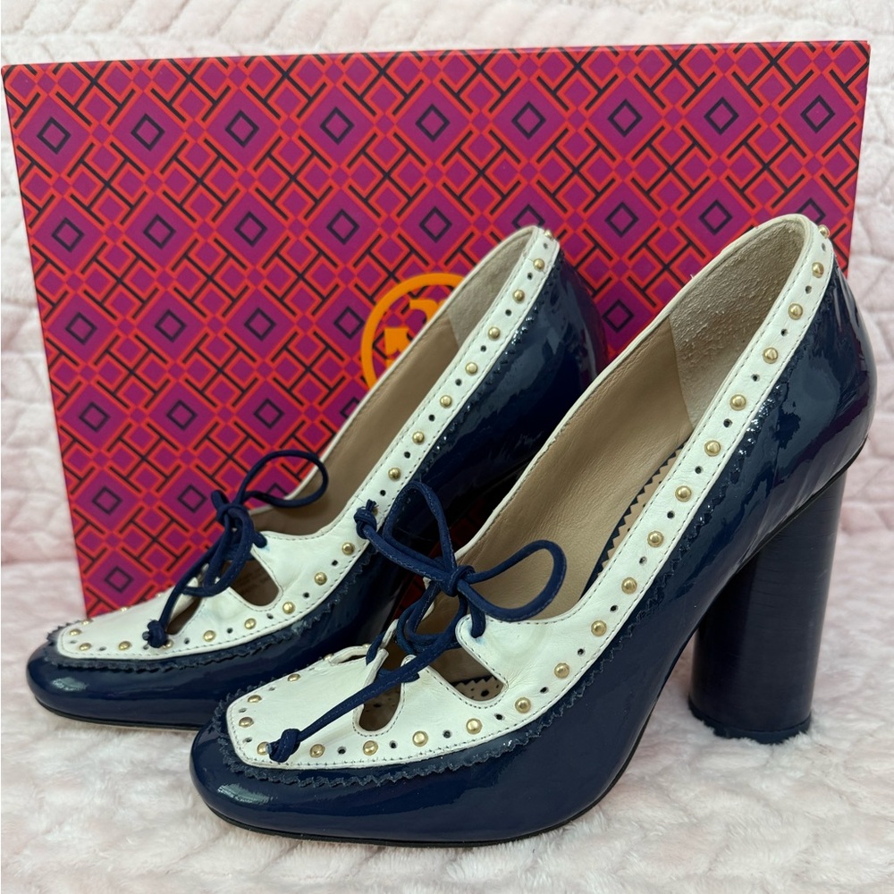 Beautiful Tory Burch navy/ivory Cambridge pump 6.5.